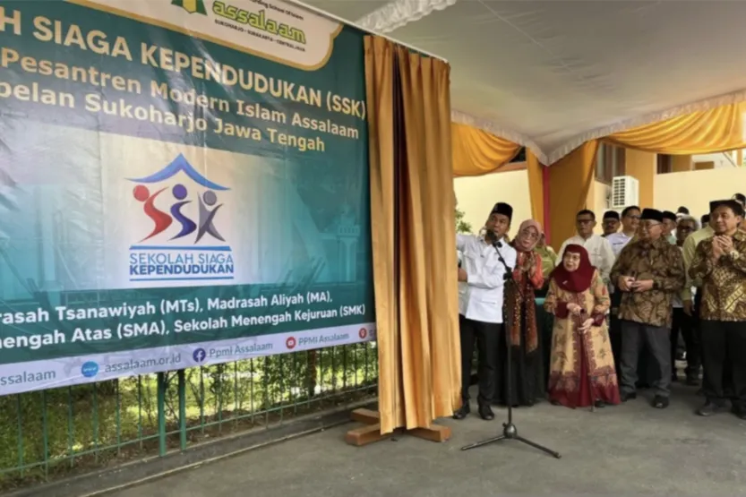 Mendukbangga Resmikan Sekolah Siaga Kependudukan di PPMI Assalaam